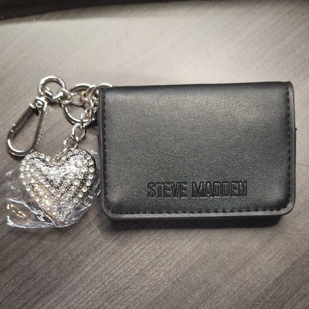 Steve Madden Black Card‎ Holder with Glittering Silver Heart Keychain